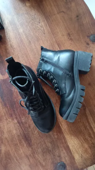 Botín acordonado tacón track