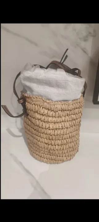 Bolso de rafia estilo cubo
