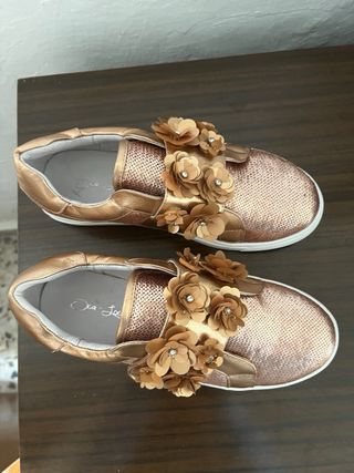 Deportivas Oca Loca Doradas Flores