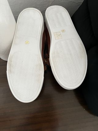 Deportivas Oca Loca Doradas Flores