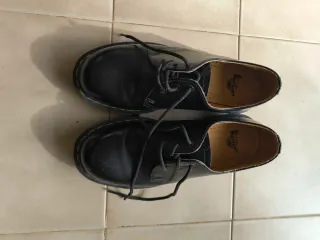 Scarpe Dr. Martens nere senza sfera in acciaio. 