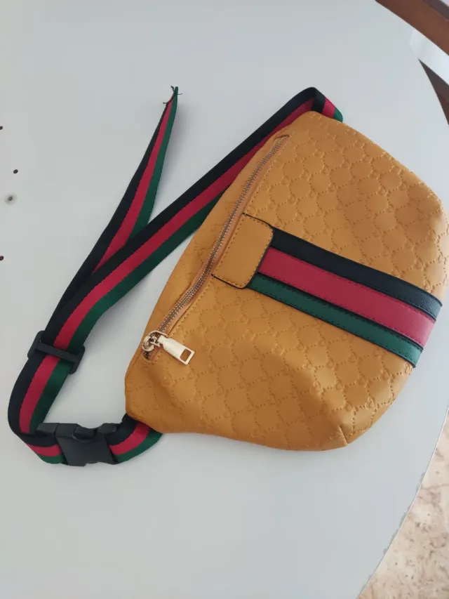 Riñonera mujer amarilla con logo