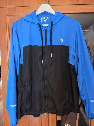 Chaqueta Hombre  Cortavientos Ligera New Balance 