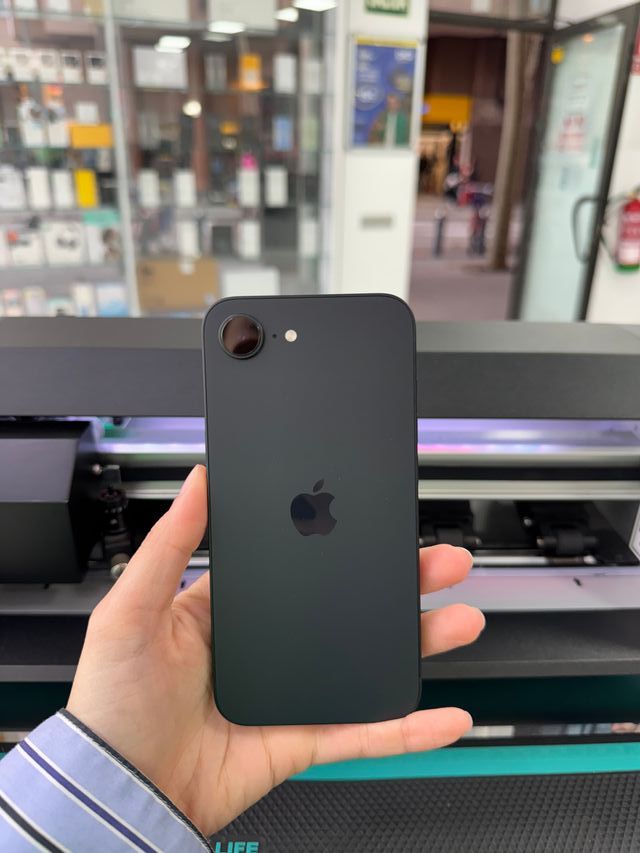 IPHONE 16e 128GB como nuevo
