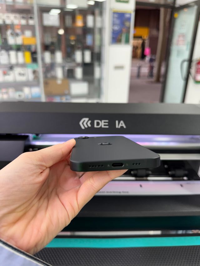 IPHONE 16e 128GB como nuevo