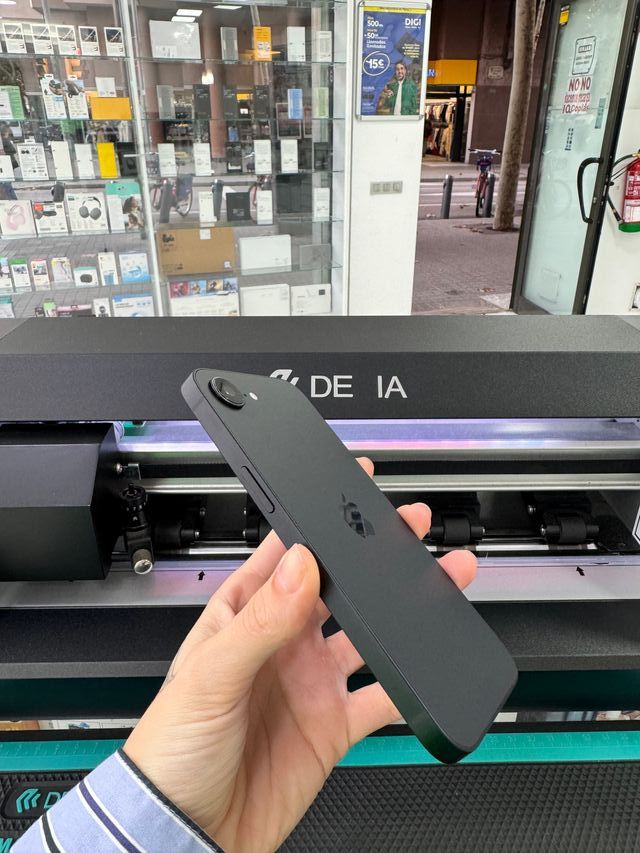 IPHONE 16e 128GB como nuevo