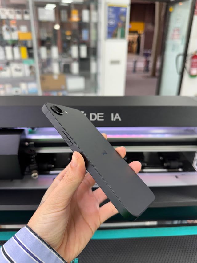 IPHONE 16e 128GB como nuevo