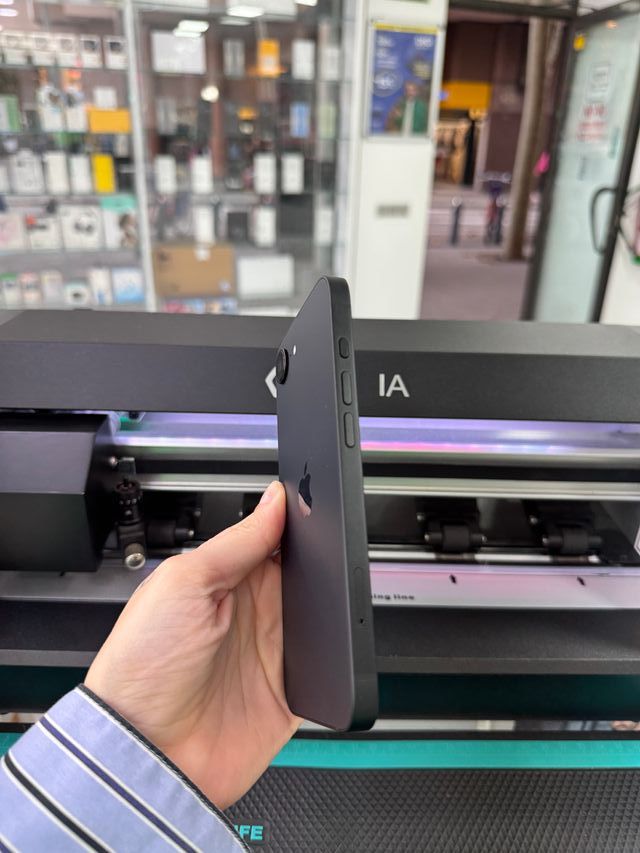 IPHONE 16e 128GB como nuevo