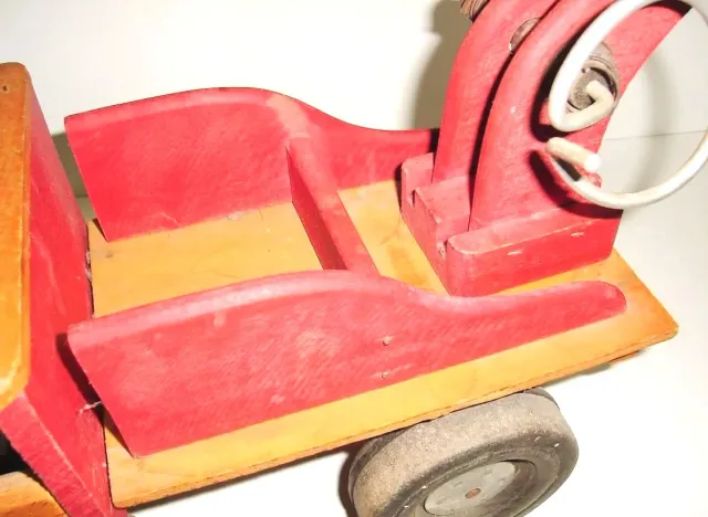 ANTIGUO CAMIÓN GRÚA DE MADERA JUGUETES DEJOU