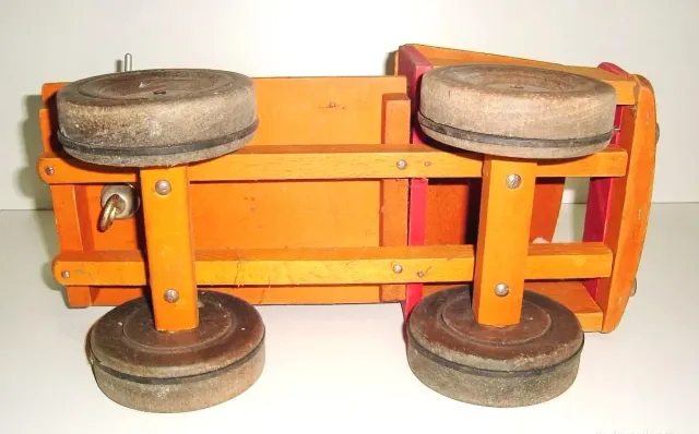 ANTIGUO CAMIÓN GRÚA DE MADERA JUGUETES DEJOU