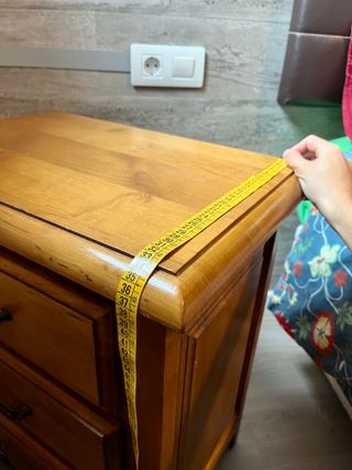 Mesita de noche de pino estilo rústico