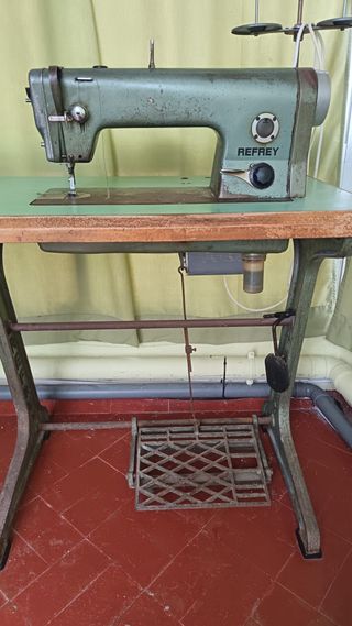 Máquina de coser industrial Refrey. Lalín 