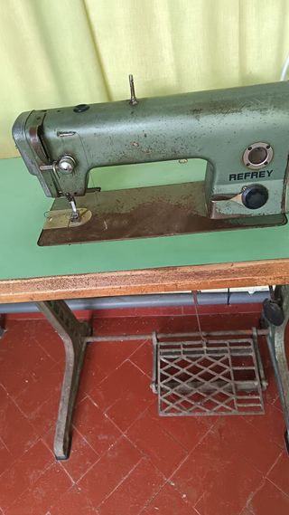Máquina de coser industrial Refrey. Lalín 
