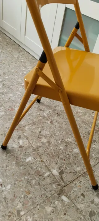 Sillas plegables de metal amarillas