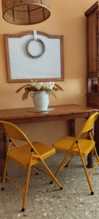 Sillas plegables de metal amarillas