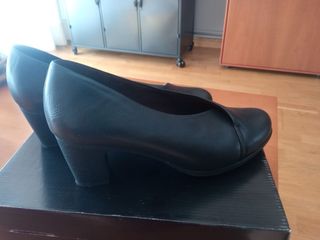 Zapatos con tacón grueso negros