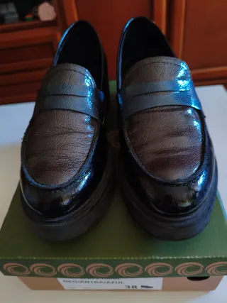 Zapatos de piel negros y azules talla 38