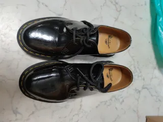 Dr Martens basse nere lucide