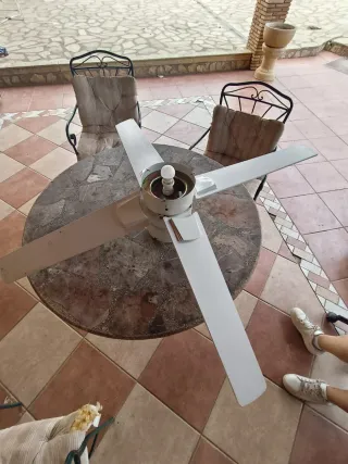 Ventilador de Techo Blanco y Marrón