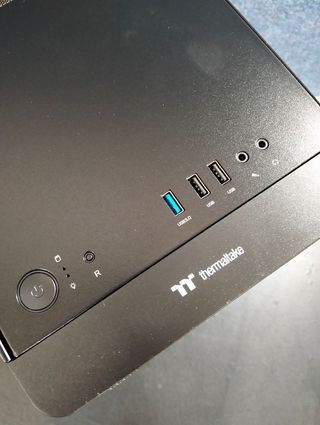 Caja Thermaltake V150 RGB Micro ATX Negra