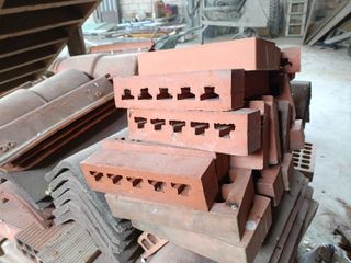 Ladrillos y tejas de obra