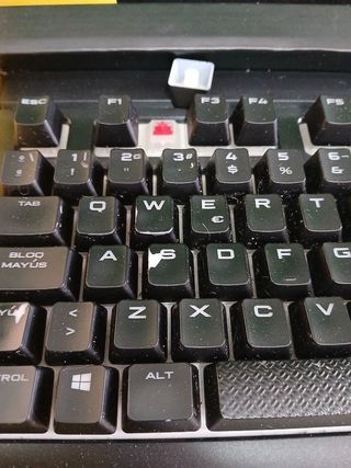 Corsair K68 RGB MX RED - Teclado gaming