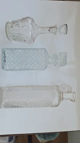 Set di 3 bottiglie di liquore in vetro vintage