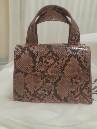 Bolso Zara efecto piel serpiente