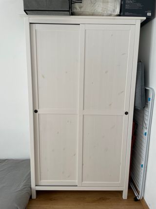 Guardaroba Ikea in legno massello bianco