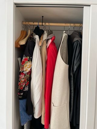 Guardaroba Ikea in legno massello bianco