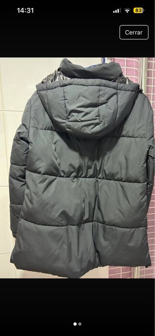 Abrigo impermeable oversize grisáceo