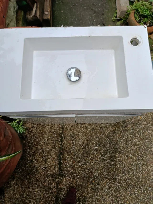 Lavabo de cerámica blanco