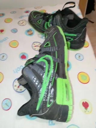 Zapatillas deportivas negras y verdes Nike Talla