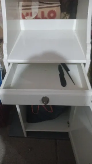 Mobili da bagno e mensole in vetro bianco