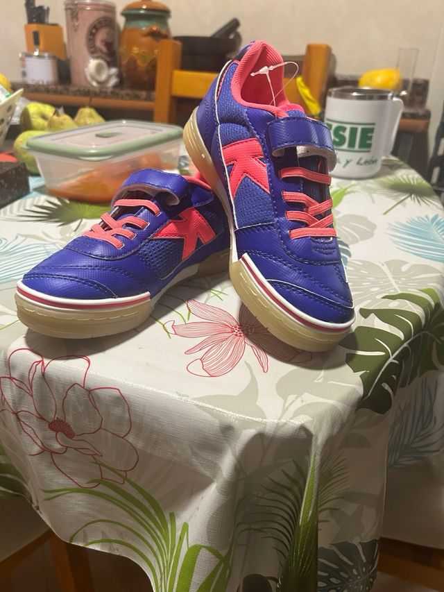 Zapatillas niño Kelme azul y rosa TALLA 31