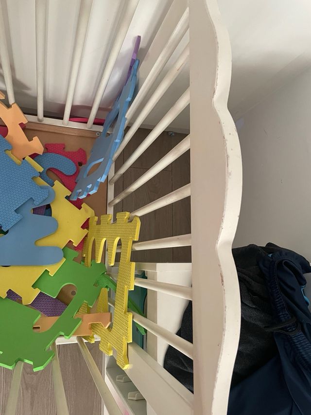 Cuna grande de madera blanca