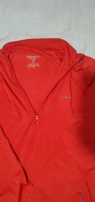 Camisa deportiva roja manga larga