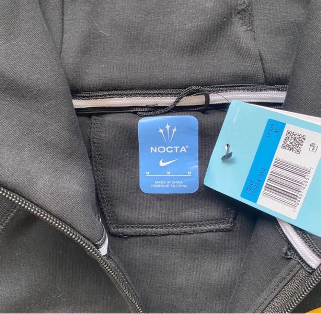 Conjunto Nike NOCTA Negro y Dorado