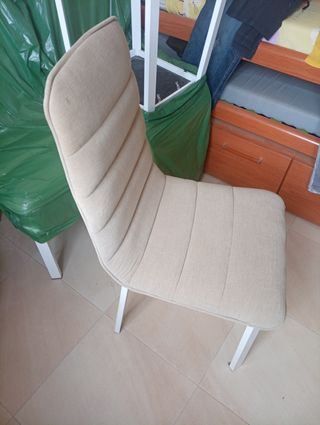 Sillas de comedor beige tapizadas
