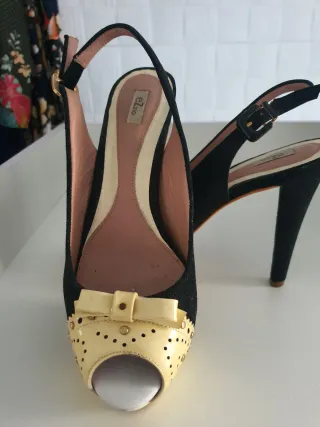 Ezzio Sandalias Peep Toe Tacón Negro Beige. Lujo.