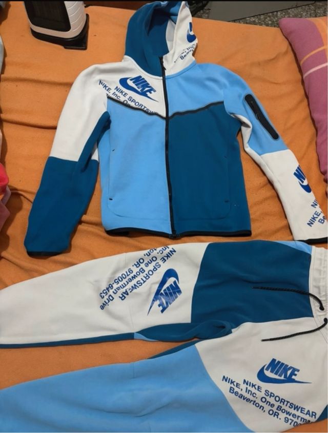 Conjunto Nike Tech Fleece Azul y Blanco