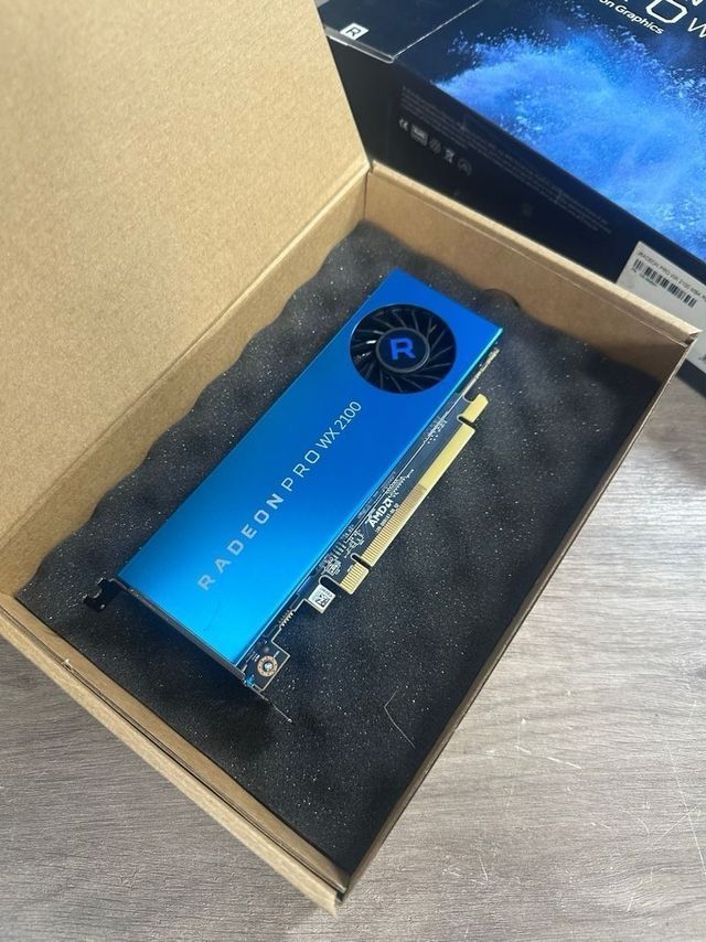 AMD Radeon Pro WX 2100 2 GB GDDR5