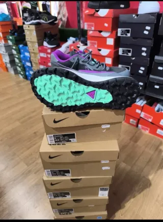 Nike ACG Lowcate Gris Púrpura