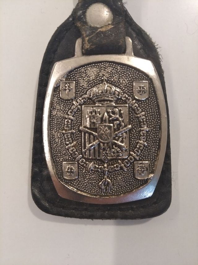 Porta-chaves militar antigo com escudo de Espanha