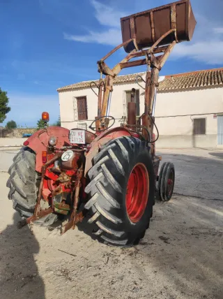 Se vende tractor Barreiros R545 con pala leon
