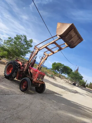 Se vende tractor Barreiros R545 con pala leon
