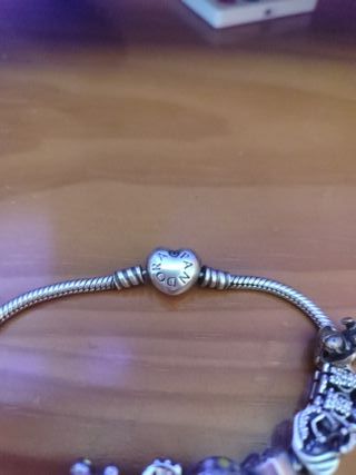 Pulsera Pandora con varios charms
