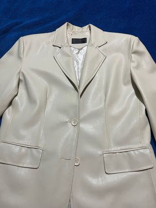 Abrigo beige piel sintética Talla L