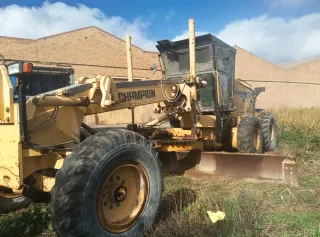 Motoniveladora champions 710 A
