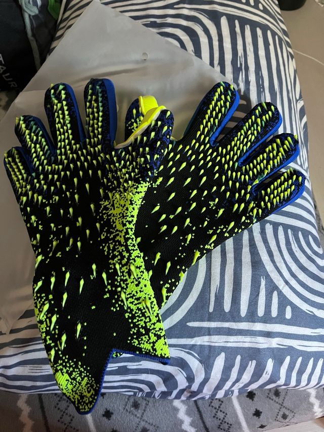 Guantes de fútbol nuevos